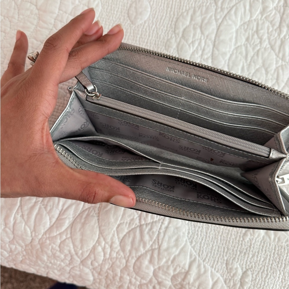 Michael Kors Zip Wallet - Picture 5 of 11